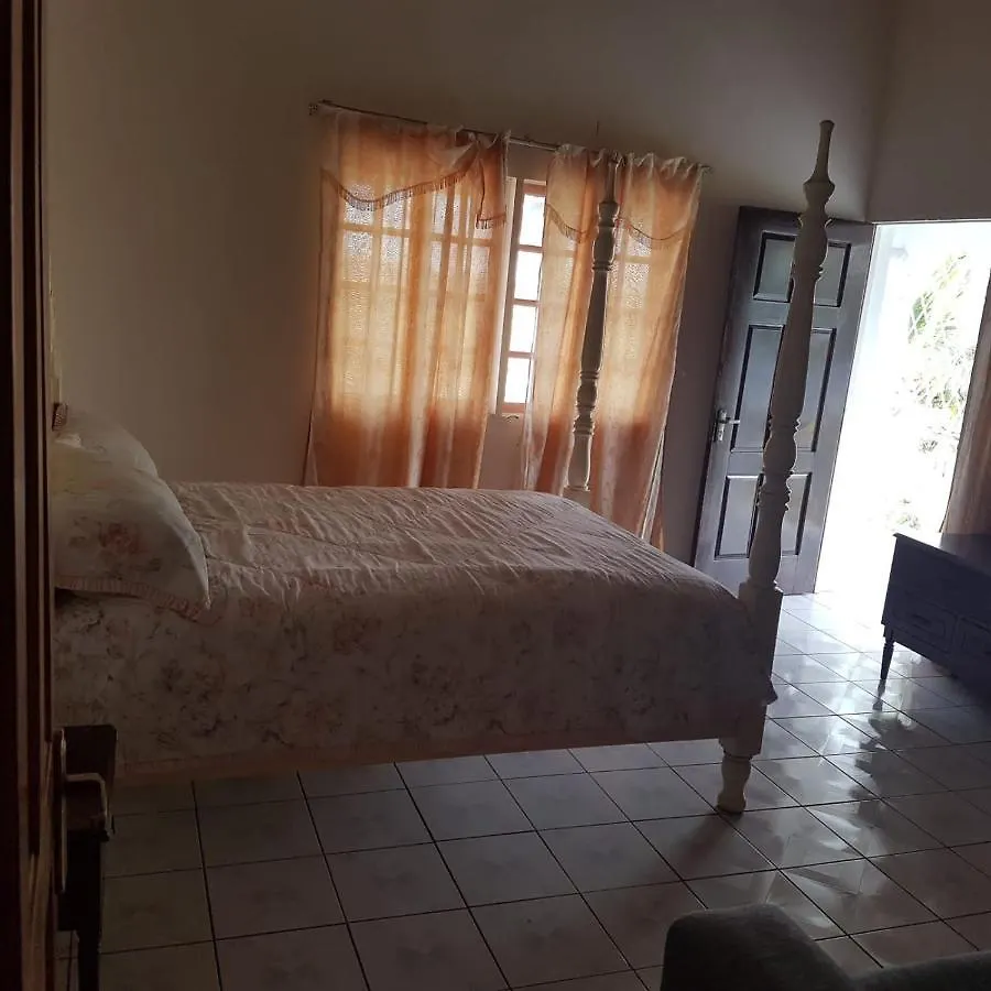 Homestay Suiteville In Mandeville Jamaica
